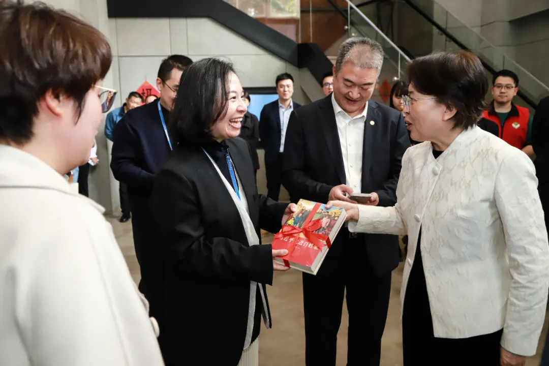 黃曉薇在廣州調研時強調 大力推動婦聯組織改革創新向基層延伸向縱深發展