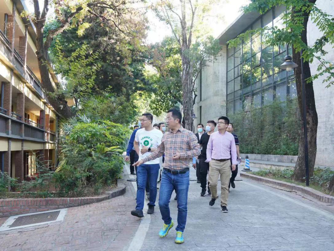 “名企游學(xué)廣東行”活動(dòng)企業(yè)家一行到T.I.T創(chuàng)意園調(diào)研2 “名企游學(xué)廣東行”活動(dòng)企業(yè)家一行到T.I.T創(chuàng)意園調(diào)研2